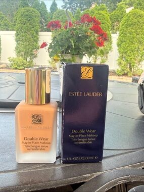 Estee Lauder Double Wear Foundation 

Color 5C1 Rich Chesnut